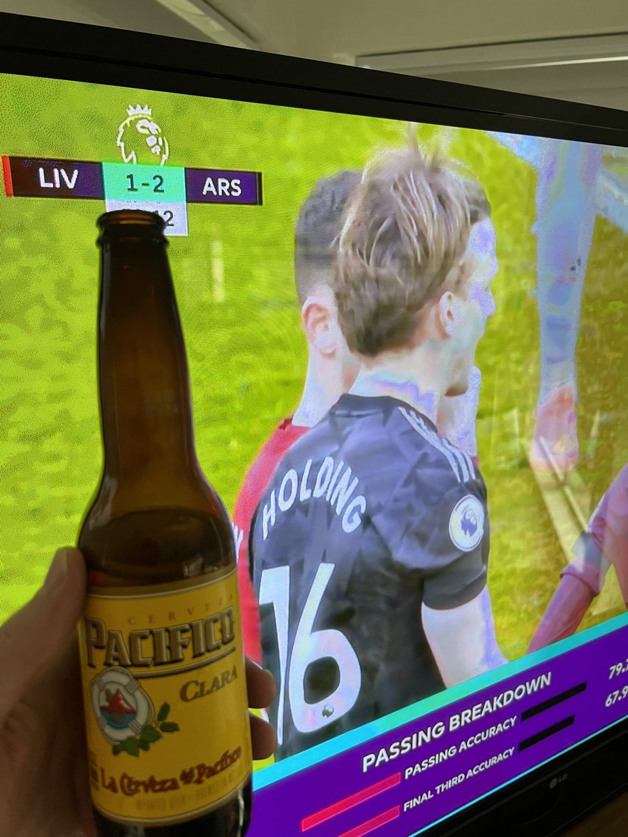 We cheers to the new found locks of...

Sir Rob Holding 😍

#LIVARS #Pacifico
