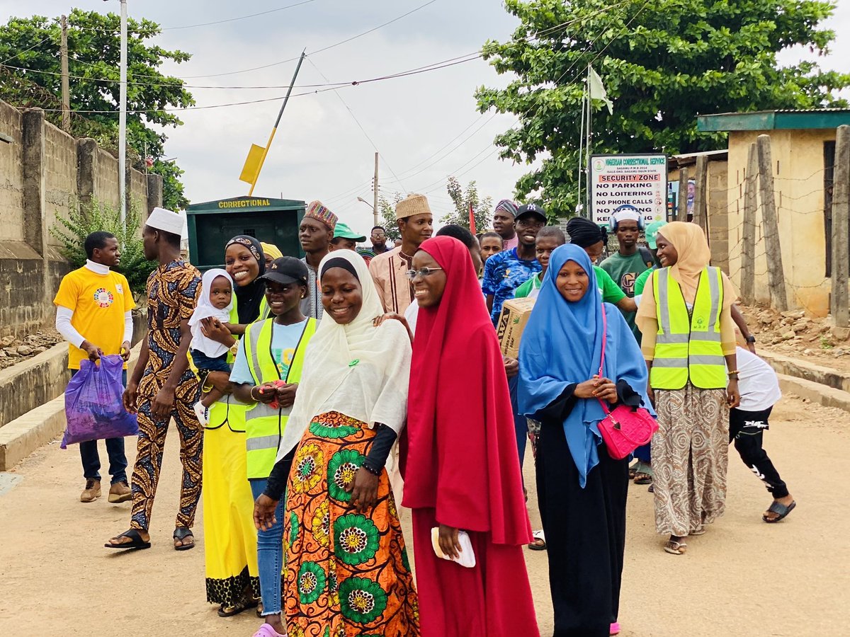 aprogfoundation's tweet photo. Yesterday we executed the project "RAMADAN CHARITY IN PRISON" at the Nigerian Correctional Service, Medium Security Custodial Center, Shagamu in Partnership with MUDASHIRU RIDWAN FOUNDATION  where we reached out to Inmates confined in the facility.

#nigeria #ngo #aprorg #sdgs https://t.co/05ZPiR6JOh