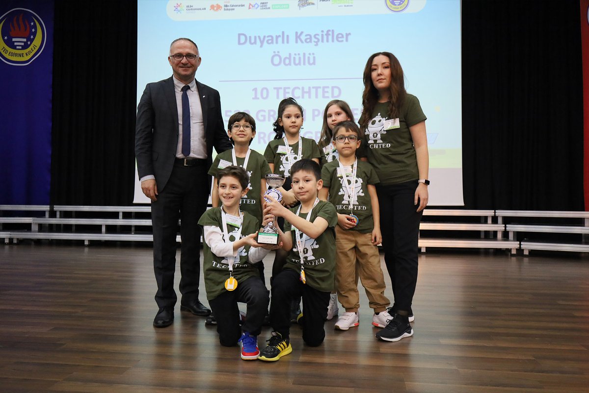 tededirnekoleji's tweet photo. Ev sahipliği yaptığımız #FIRSTLEGOLeague Turnuvasında, 1. ve 2. sınıf öğrencilerimizden oluşan TECHTED Takımı "Duyarlı Kaşifler Ödülü", 3. ve 4. sınıf öğrencilerimizden oluşan TEKNOTED Takımı ise "Kaşifler Bir Arada Ödülü" kazandılar. Öğrencilerimizi tebrik ediyoruz. 👏👏 https://t.co/919HLH9DiA