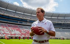 "We have about 5 choices in our life: We can be bad at what we do, we can be average, we can be good, we can be excellent, or we can be elite. Everybody has a choice as to what they want to do &amp; how they want to do that."
—Nick Saban #TheLeadersMind 🏆

📚 amazon.com/Leaders-Mind-P…