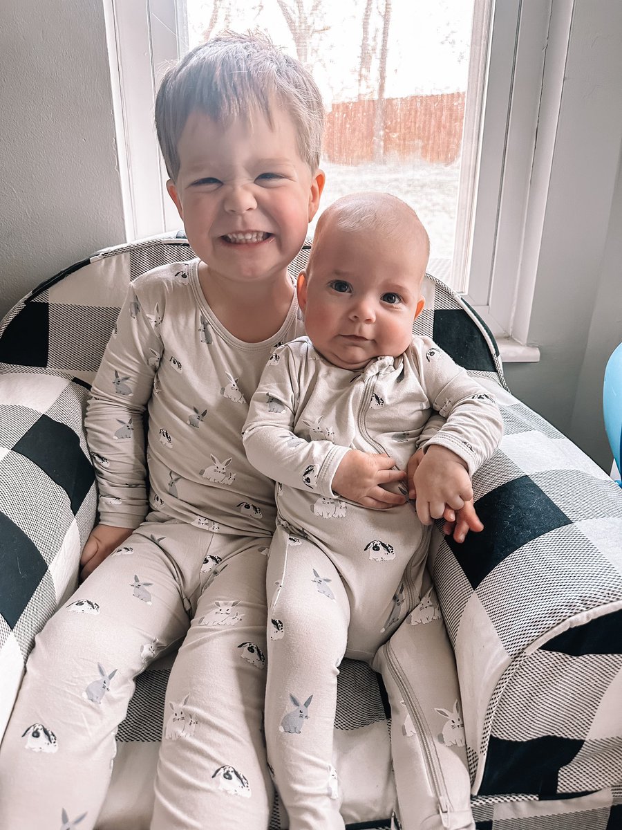 Megan_Freeman_'s tweet photo. Hoppy Easter from our family to yours! https://t.co/FgWPbAcnwb