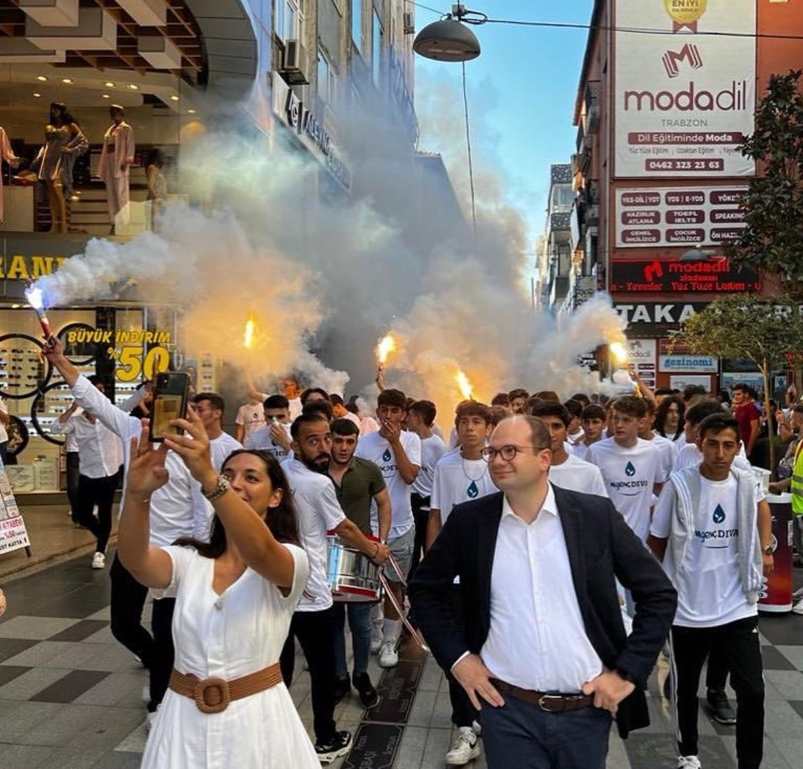 Değerli Arkadaşlar,

Seçimlere ortak listede girdiğimiz Cumhuriyet Halk Partisi Zonguldak  milletvekili adayıyım.

#DeğişimŞart diyerek çıktığımız bu yolda, Gençlerimizin sesini mecliste duyurmak için var gücümle çalışacağım.