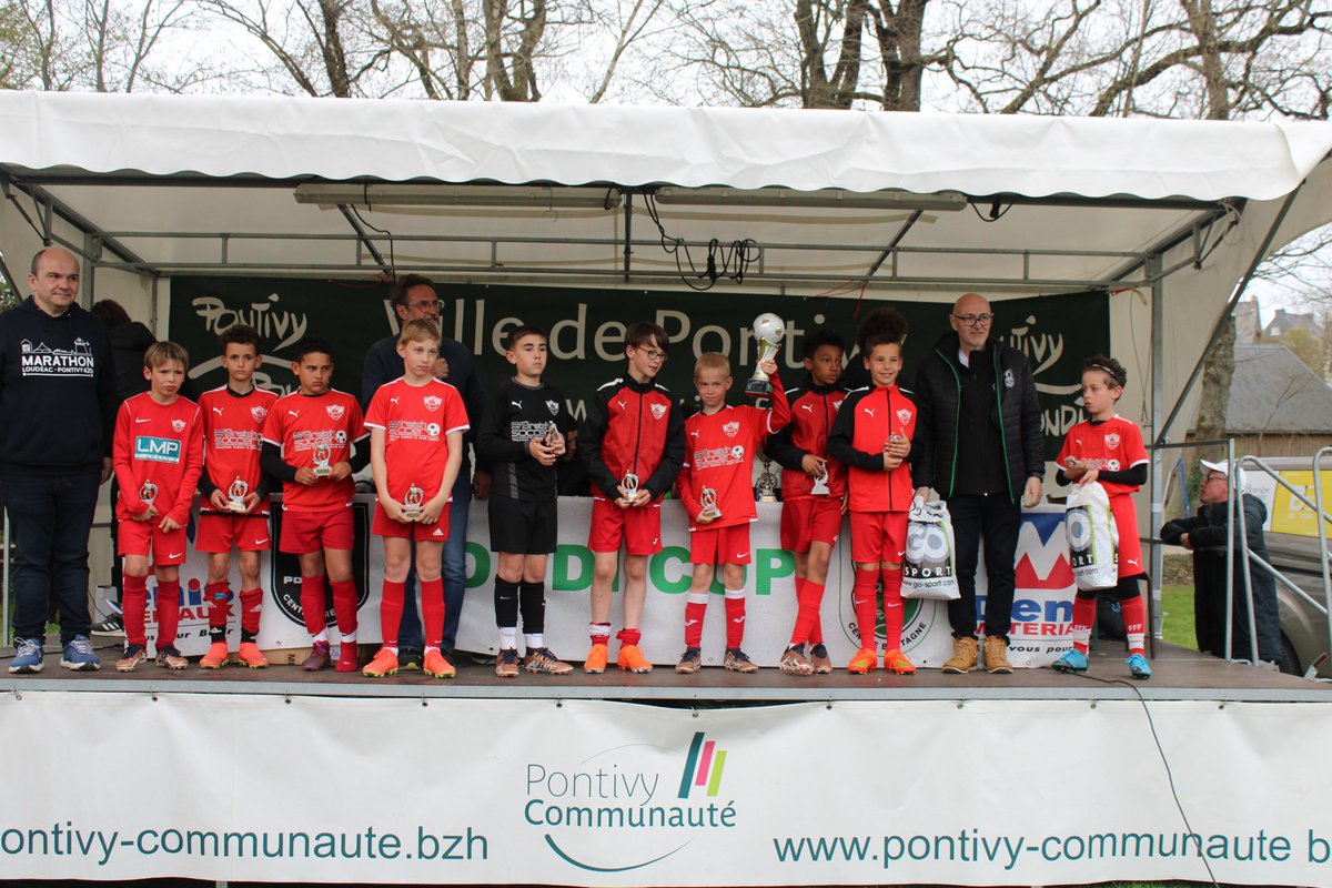 GSIPontivy's tweet photo. 🏆 Le @VOC_officiel vainqueur de l'édition 2023 en battant l'AS Ménimur (2-1) ! ✅
Rostrenen complète le podium et la BO Questembert termine 4ème ! 👏 https://t.co/IBFyyvgPg5