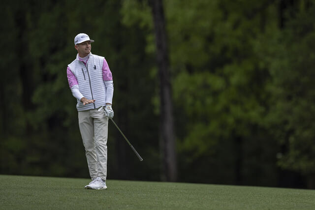 AggieMensGolf's tweet photo. Sunday at @TheMasters.

@sammy_golf24243  is at -4 through 54 holes, the second lowest amateur score ever posted.

#GigEm | 👍 | #BTHOthefield
#theMasters https://t.co/wpXYTwMErT