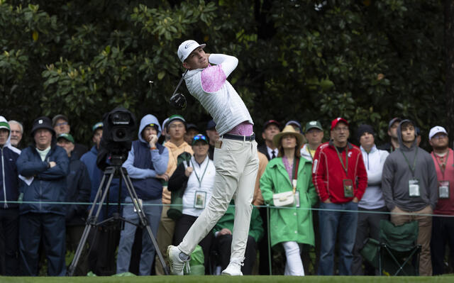 AggieMensGolf's tweet photo. Sunday at @TheMasters.

@sammy_golf24243  is at -4 through 54 holes, the second lowest amateur score ever posted.

#GigEm | 👍 | #BTHOthefield
#theMasters https://t.co/wpXYTwMErT