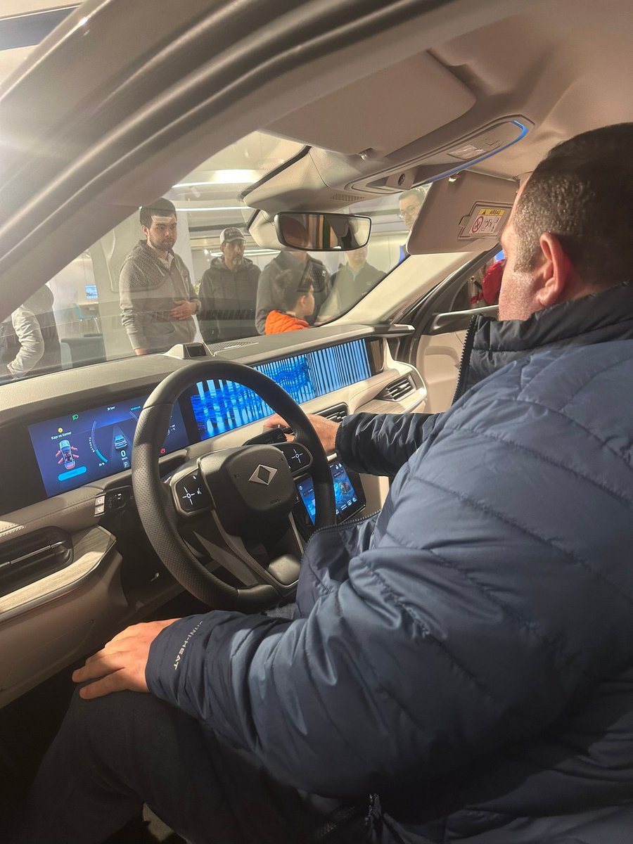 Ülkemizin gururu, yerli ve millî markamız olan TOGG aracını yakından görme ve inceleme fırsatı bulduk.

Tek kelime ile muhteşem. Bizlere gurur üstüne gurur yaşatan Cumhurbaşkanımız Sn. Recep Tayyip Erdoğan'a ve emeği geçen herkese sonsuz teşekkürlerimi sunuyorum.

Aziz