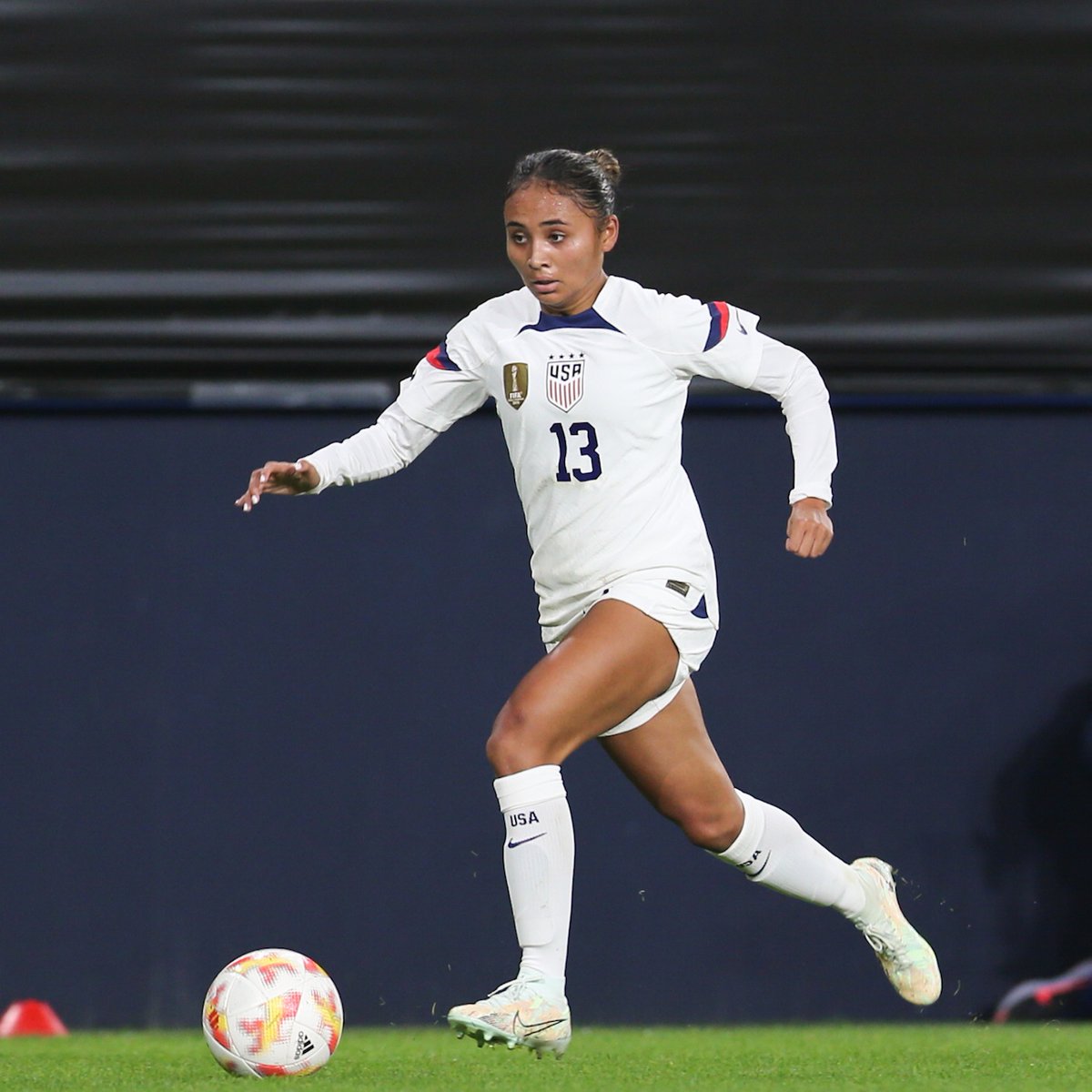 Forward Alyssa Thompson will replace Mallory Swanson on the USWNT training camp roster ahead of Tuesday's friendly in St. Louis.

Swanson tore the patella tendon in her left knee in yesterday's match against Ireland. We're with you all the way, Mal. ❤️