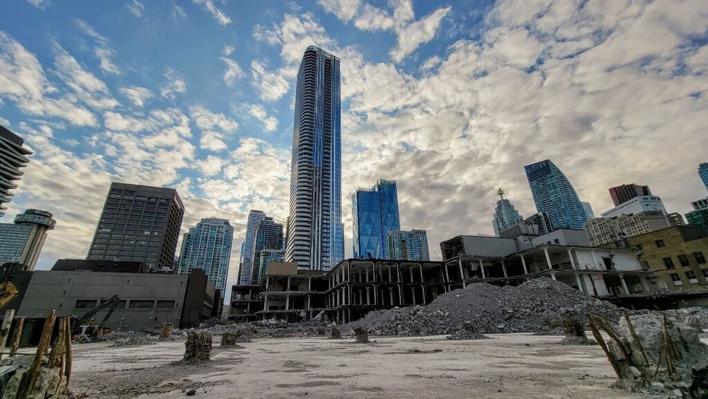 Urban decay...

#toronto #city #the6ix #skyline #urban #StreetsOfToronto #decay #rubble instagr.am/p/Cq0pquULEd7/