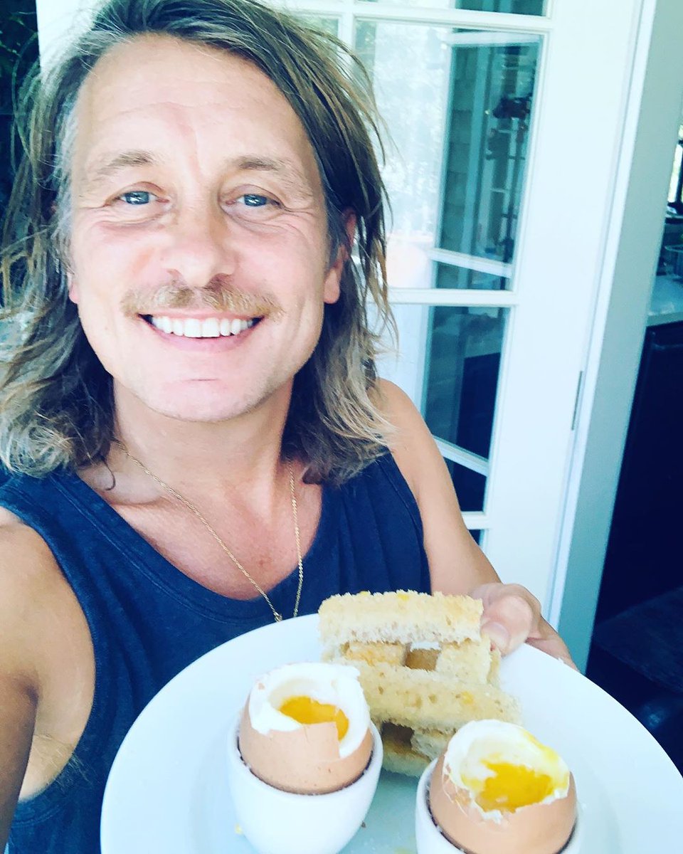 TakeThatFanBase's tweet photo. @OfficialMarkO Happy Easter @OfficialMarkO, happy Easter everyone! #🥚🐇 #lookatus #throwback #flashback #picfrom(almost)3yearsago
https://t.co/HCCAbI0lm0 https://t.co/VUEJwqT3Jh
