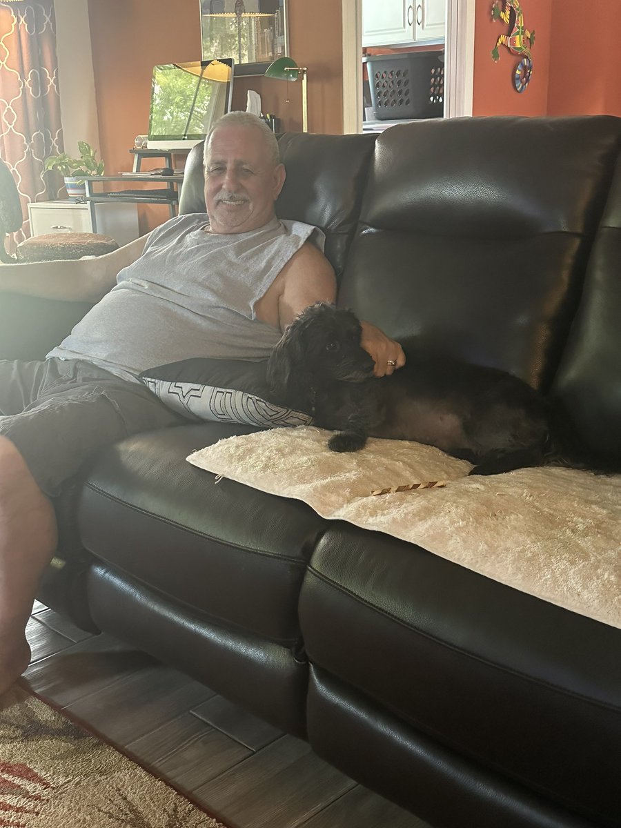 blazeonrunner's tweet photo. Frank and Mojo after Easter dinner! Stuffed! @JoAnneK7948 https://t.co/XkXgOHE7Vb