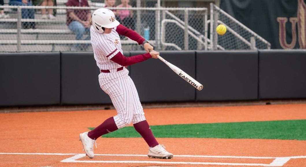 D1Softball's tweet photo. ULM ended Marshall’s winning streak. 

The Warhawks scored four runs in the fifth to snap Marshall’s streak at 23 games with a 5-3 victory.

📸: @ULM_Softball 

https://t.co/o5ThjDoJ9d https://t.co/Jm7vep2Hcy