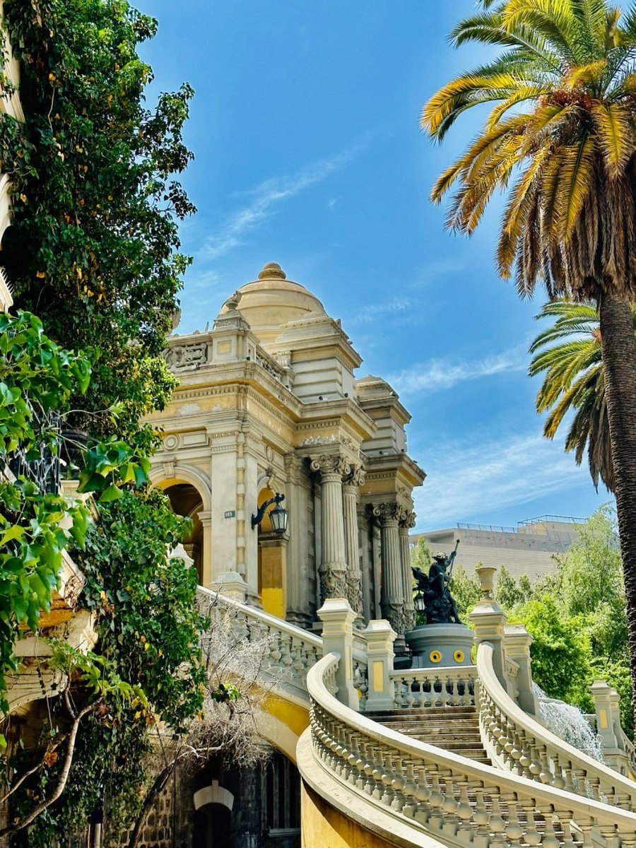 felixsandro_rpt's tweet image. #Chile #Santiago hilltop castle ❤️😍 #missingtime