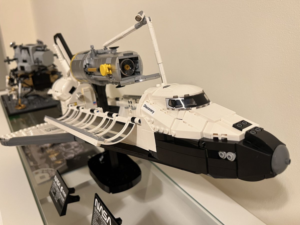 muilyas's tweet photo. And finished!
#LEGO #ShuttleDiscovery https://t.co/m0rbx34D1o
