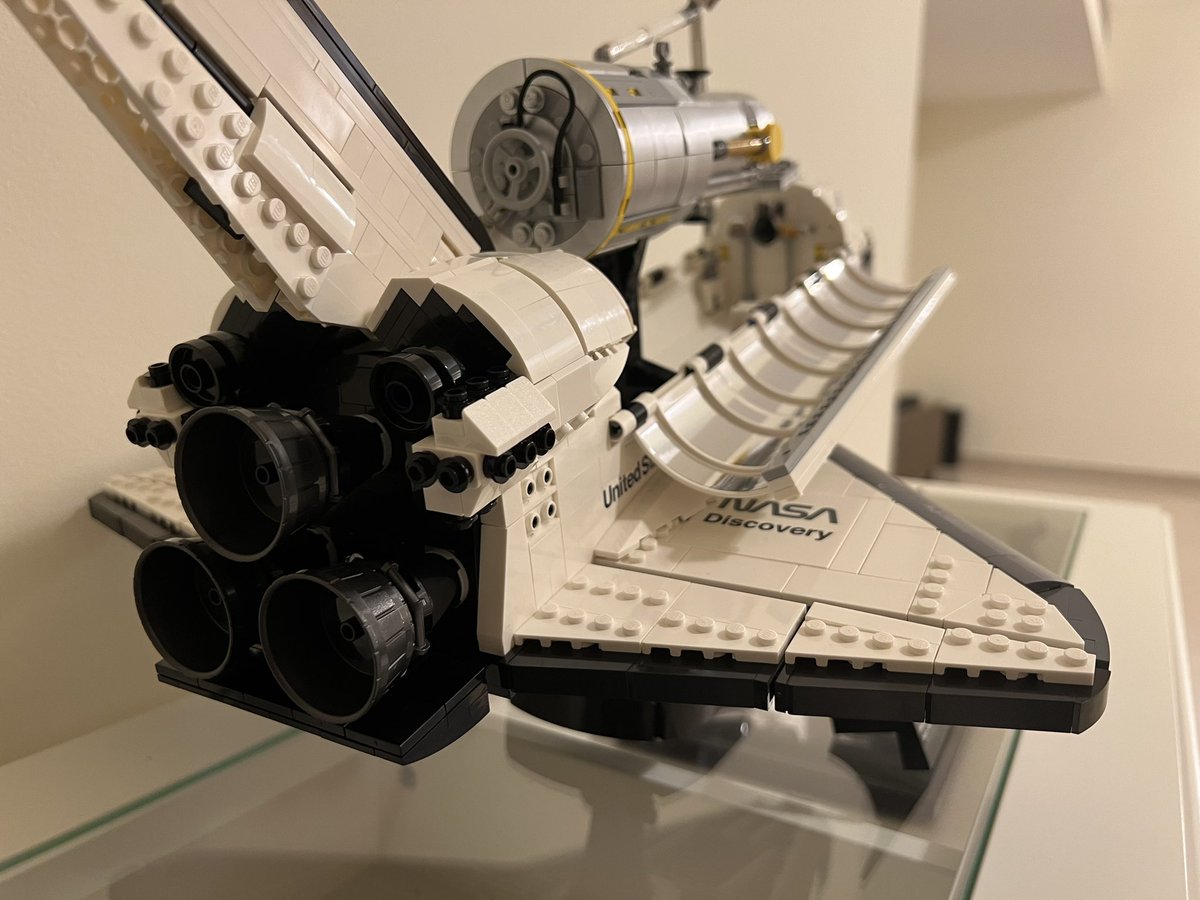 muilyas's tweet photo. And finished!
#LEGO #ShuttleDiscovery https://t.co/m0rbx34D1o