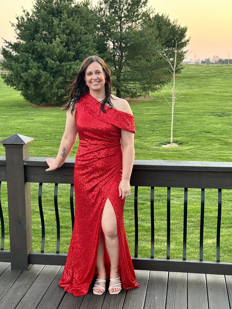 Ginger_Cook1's tweet photo. So I went to my first prom last night. At age 40. 🪩💃🏻 https://t.co/luf7zpIOix