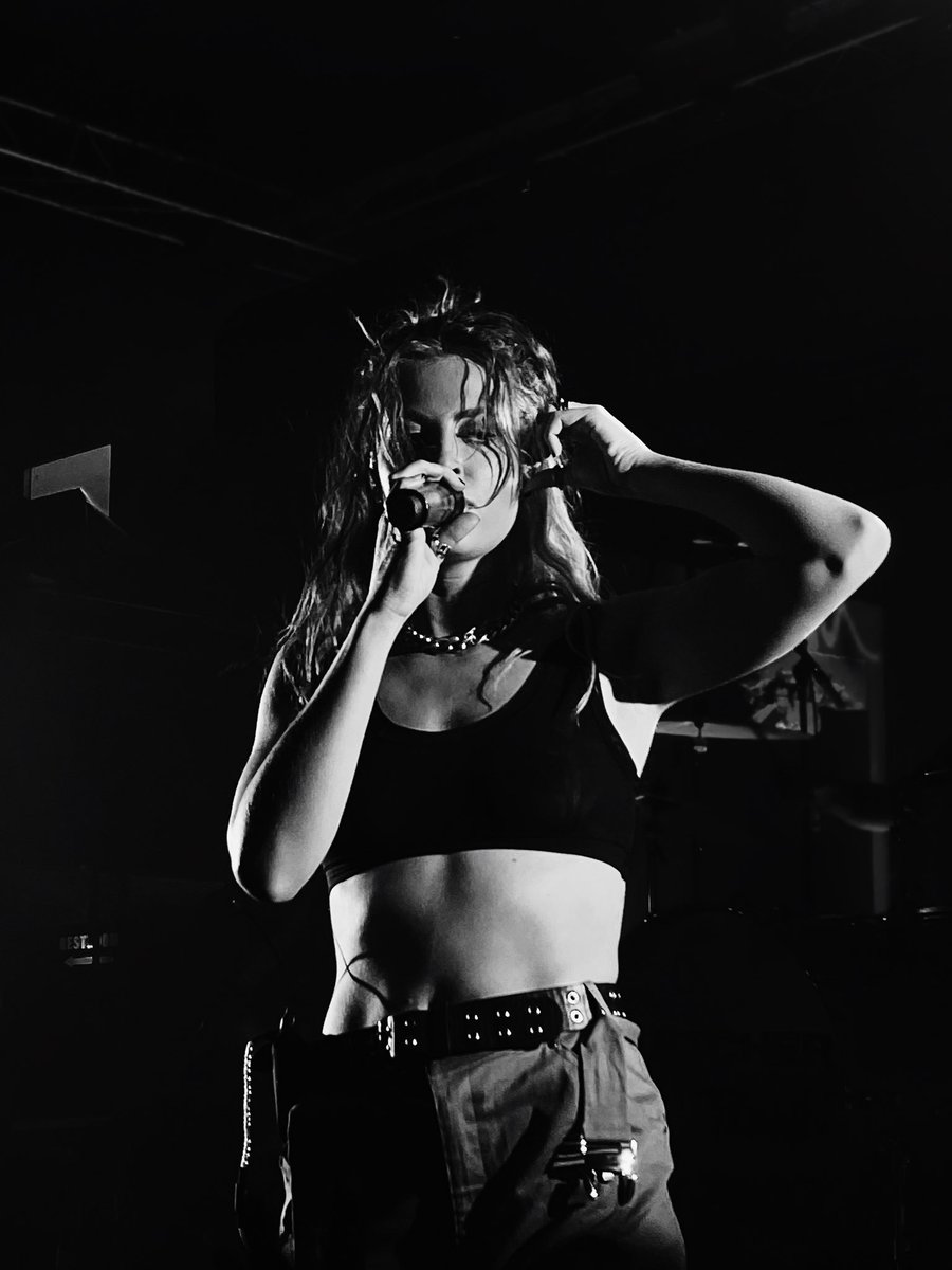 kaebearrr's tweet photo. not a photographer but i do absolutely love taking pics at the shows i go to. here are some of my favs of some of my favs 🫶🏽 https://t.co/o350H8Opvz