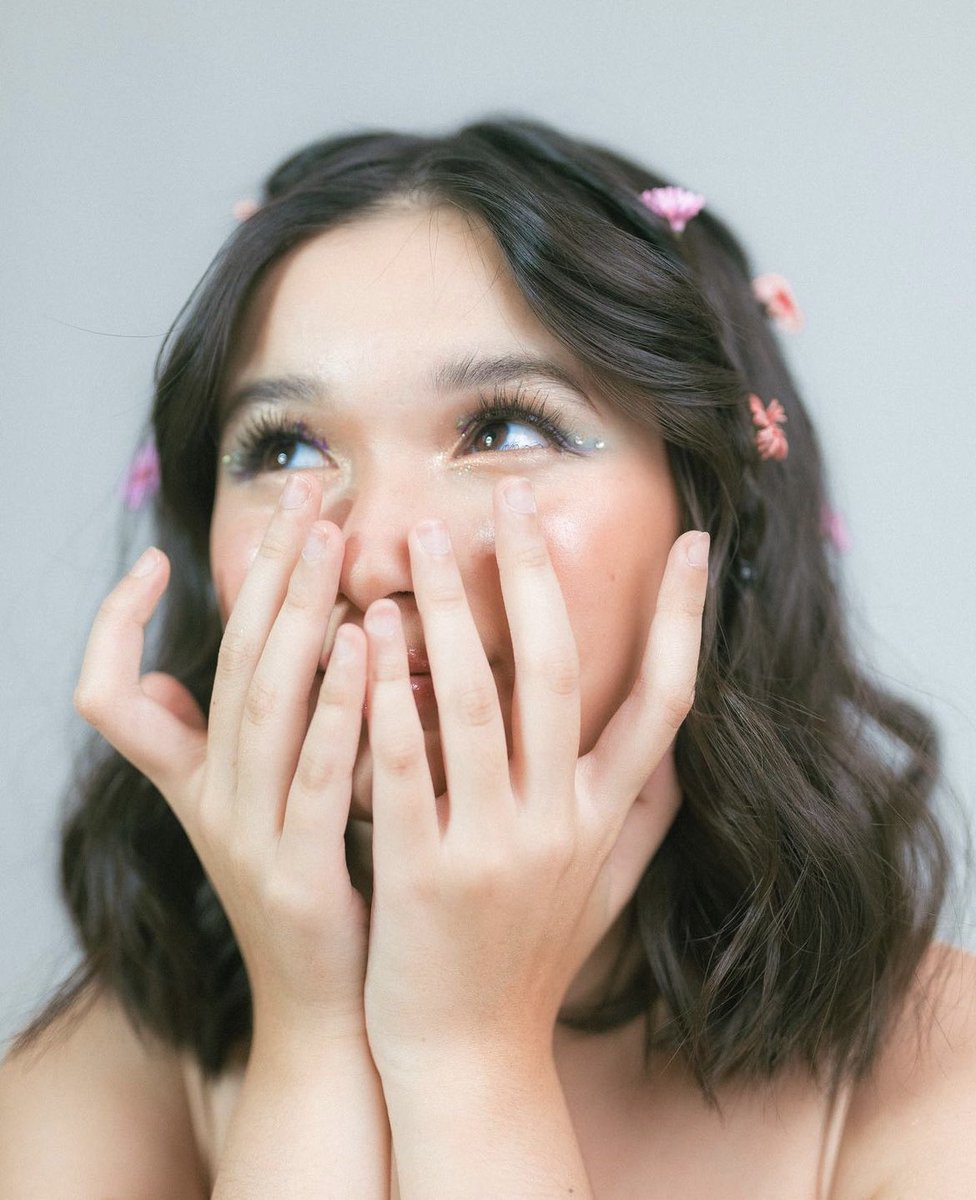 itsmer3gz's tweet photo. Happiest Birthday to the sweetest young lady @realsofiapablo 🥳💗
Thanks to  you and Allen @itsmeallenansay for being my inspiration and a source of happiness. Have fun!😊 God Bless you more and your beautiful heart. 🥰💛

#SofiaAtSeventeen https://t.co/dERcPXTEs4