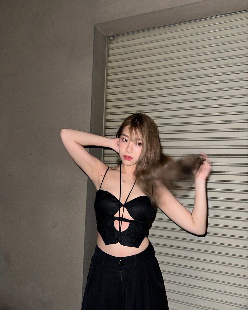 Swtncpm's tweet photo. อยากดมแร้ครูแบบเต็มปอดด ☺️ https://t.co/diIRmuCiV7