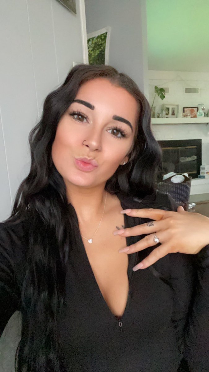 shinanmarie's tweet photo. figuring out how to be myself and not just a mom again lately has been so nice. it’s hard to prioritize yourself when you have kids &amp; all you want to do is give your all to them, but i’ve learned i’m a better mama when i take care of myself too 🫶🏼 https://t.co/eZX1V5vXLa