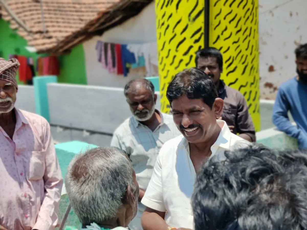 MTKrishneGowda's tweet photo. ಹಳ್ಳಿ ಮೈಸೂರು ಹೋಬಳಿಯ ವಿವಿಧ ಗ್ರಾಮಗಳ ಮತದಾರ ಬಂಧುಗಳನ್ನು ಭೇಟಿಯಾದ ಕ್ಷಣಗಳ ನೋಟ ಇದು.
#mtkrishnegowda #KPCC #Siddaramaiah #AICC #election #arakalgudassembly #Arkalgud #Hassan #congressguarantee #DKShivakumar #Congress https://t.co/tol0H8P4K1