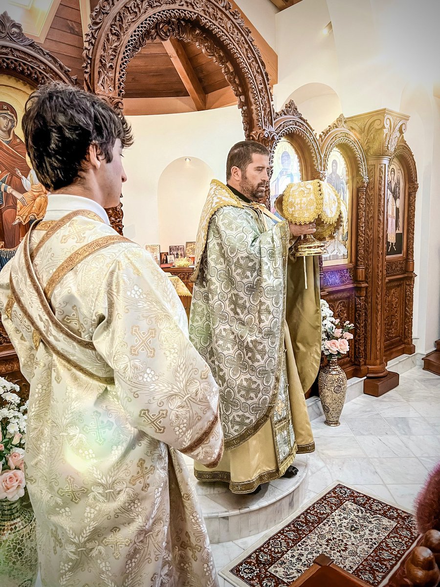 OrthodoxStowe's tweet photo. #PalmSunday🌿 at St. Katherine with @Lemelson
Beautiful palm crosses by #Presbytera Theodora
#LiveOrthodoxy #Orthodoxy #GoStowe #OrthodoxVermont #Stowe #Vermont https://t.co/4GfELEyiXi