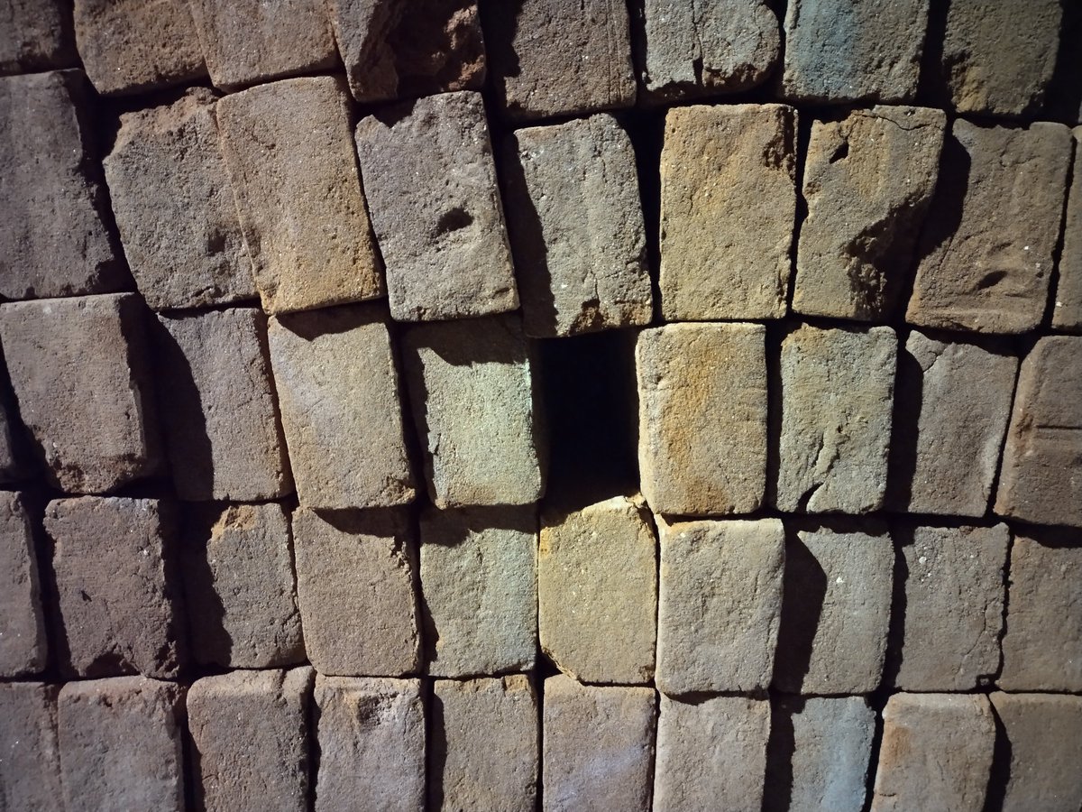mu53526657's tweet photo. Find a Schottky defect in brick arrangement. Spotted when I was walking.
#solid #solidstate #pointdefect https://t.co/agJdqIk9SM