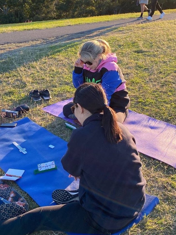 409Amelia's tweet photo. Bored at work, go for a walk in the park. I didn't expect it to be so lively, the hillside was full of people. There are people drinking and chatting, playing cards, skating, reading books..#walkingstick #walkingtime #walkingtrail #walkingreece https://t.co/Er7EE36Sku