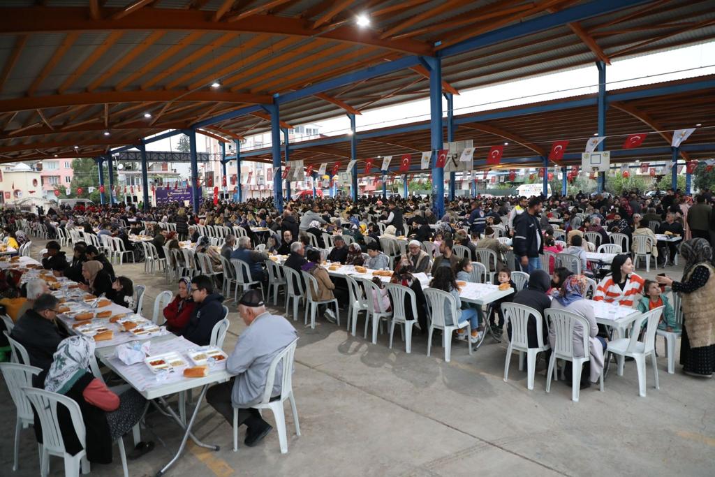Ramazan ayının güzelliğini birlik, beraberlik ve dayanışma ile yaşatıyoruz.

PTT Evleri Mahallesi'nde kurduğumuz iftar sofrasında kardeşlerimizle bir araya geldik. Allah kabul etsin.