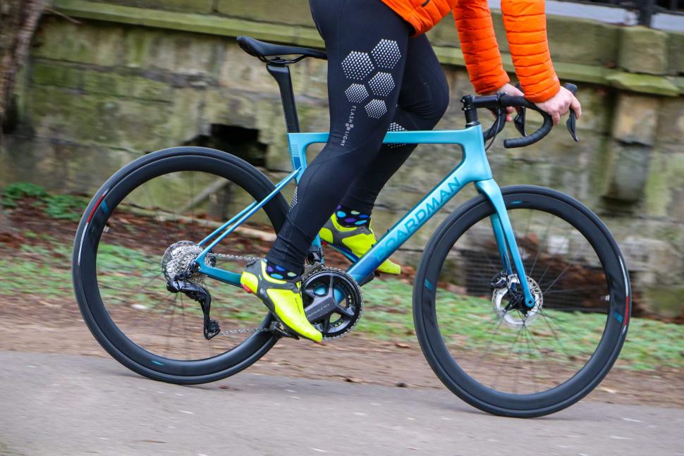 Review: Boardman SLR 9.6 Disc - good all-rounder, whether you're taking it racing or just for a spin round the lanes… #cycling @boardmanbikes ow.ly/Gi5H50NCoBH
