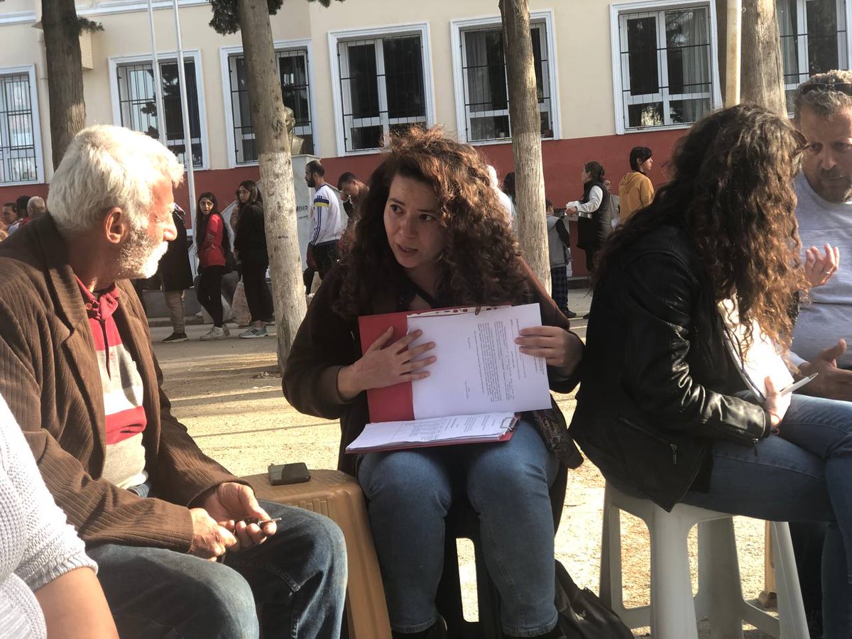 KaryerDayanisma's tweet photo. Karyer mahallesi’nde İzmir ÇHD avukatlarının katılımı ile halk toplantısı yaptık. Deprem sonrası imar planları ile ilgili bilgilendirme yapıldı. Toplantıya katılanlar yapılan bilgilendirme sonrası sorularını sordular. 
Emeklerinden dolayı @chdizmirsubesi'ne teşekkür ederiz. https://t.co/nKtcDyI2sO