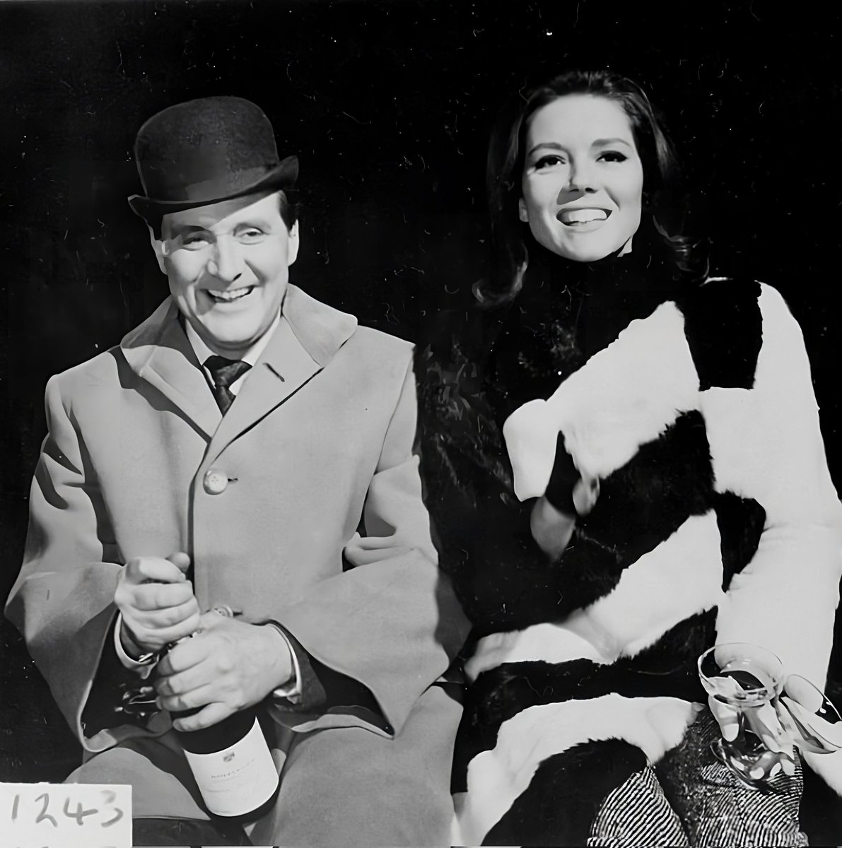 westminstermews's tweet photo. β³ The Thirteenth Hole by Tony Williamson, directed by Roy Baker β³ In which Steed finds a bogey β and Emma gets the birdie #TheThirteenthHole #TheAvengers #TonyWilliamson #RoyBaker #PatrickMacnee #DianaRigg https://t.co/jlNXQ16EXz