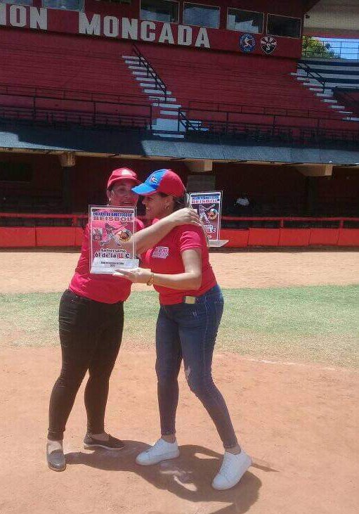lara_soldado's tweet image. Aunque el #TeamUJC fue el ganador, el encuentro deportivo con el #TeamPCC, reafirmó la unidad entre dos Organizaciones Políticas de avanzada, quienes de conjunto empujan a este País  #SantiagodeCuba #AbrilDeVictorias #CubaGanó