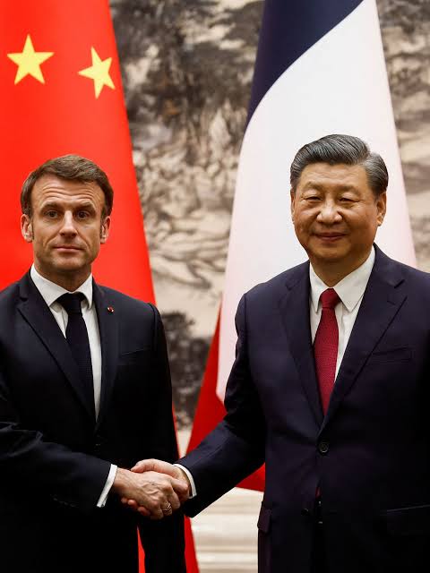 DOGDEGA's tweet photo. 🇲🇫🇨🇳 Supuestamente Macron fue a China para intentar persuadir a Xi Jinping para que cambie de postura frente a la guerra de Ucrania y deje de apoyar a Rusia,pero resulta que quien cambió fue el🙃a su regreso de China ahora dice que  Europa debe reducir su dependencia de EEUU.⏬ https://t.co/xosHBzZGjX