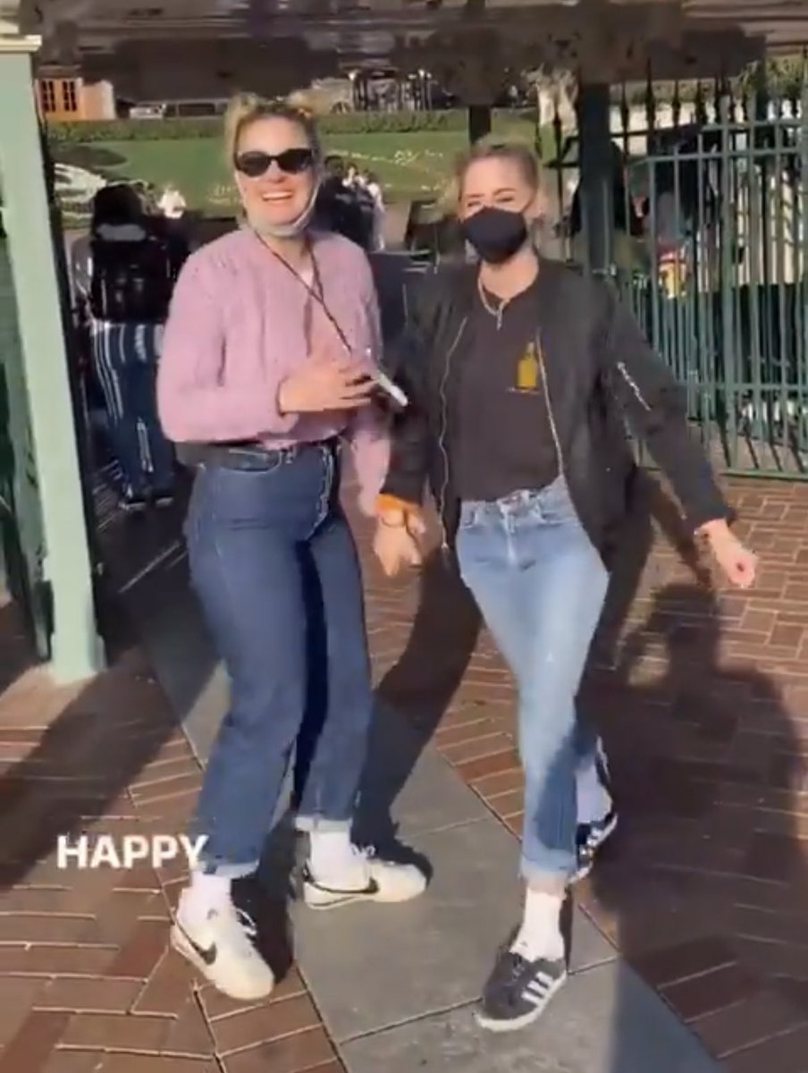 bellaxkristen's tweet photo. I just know she had the biggest smile under her facemask 🥹 https://t.co/2BXHeYk3lc