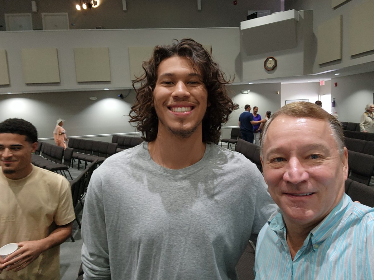 BobRusbuldt's tweet photo. With FAU basketball player Tre Carroll at church on Easter Sunday today.  So close to a national championship!  Great season!  He is risen! #FAU #FAUbasketball #FloridaAtlanticUniversity #Easter https://t.co/qRCLvToO6r