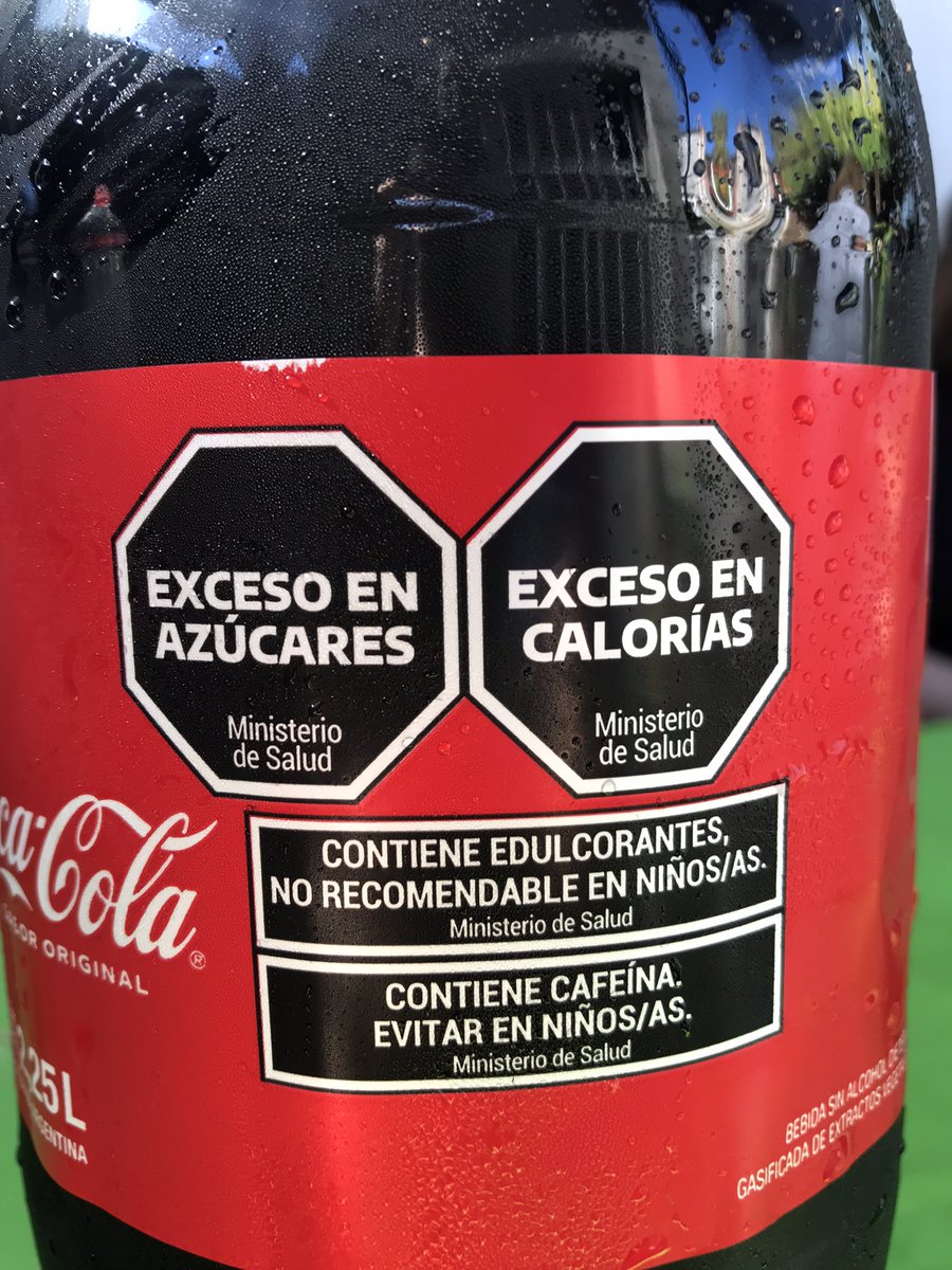 BlogDelContador's tweet photo. Ojalá esto ayude a que los peloteros donde niñes de jardín festejan sus cumples, dejen de ofrecer como primera opción la coca.

No hay nada que me indigne mas que eso. Aplaudo el etiquetado y aplaudo si se prohíbe a los salones de fiesta de menores que se ofrezca estas bebidas. https://t.co/7DtgarbtE9