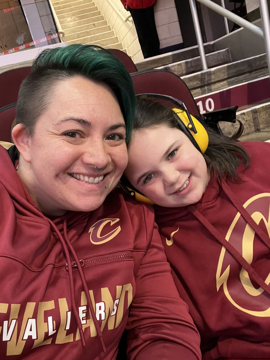 ayerdon185's tweet photo. Cavs game for Easter.  #letemknow https://t.co/ybscvNh3n5