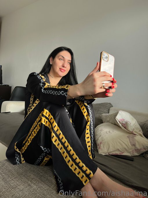 Aisha Alma’s pics and videos