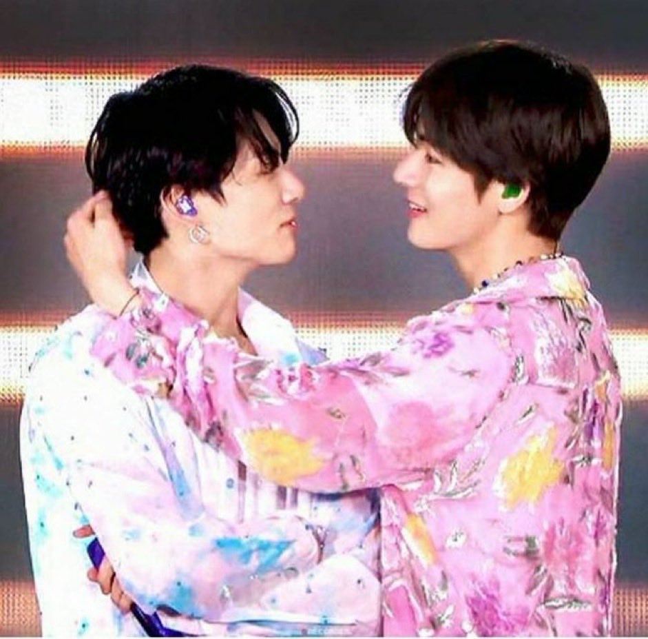 taejwekwe's tweet photo. missing concert taekook moments 😔

#taekook #vkook #kookv #태국 https://t.co/pGQgTnW9Fs