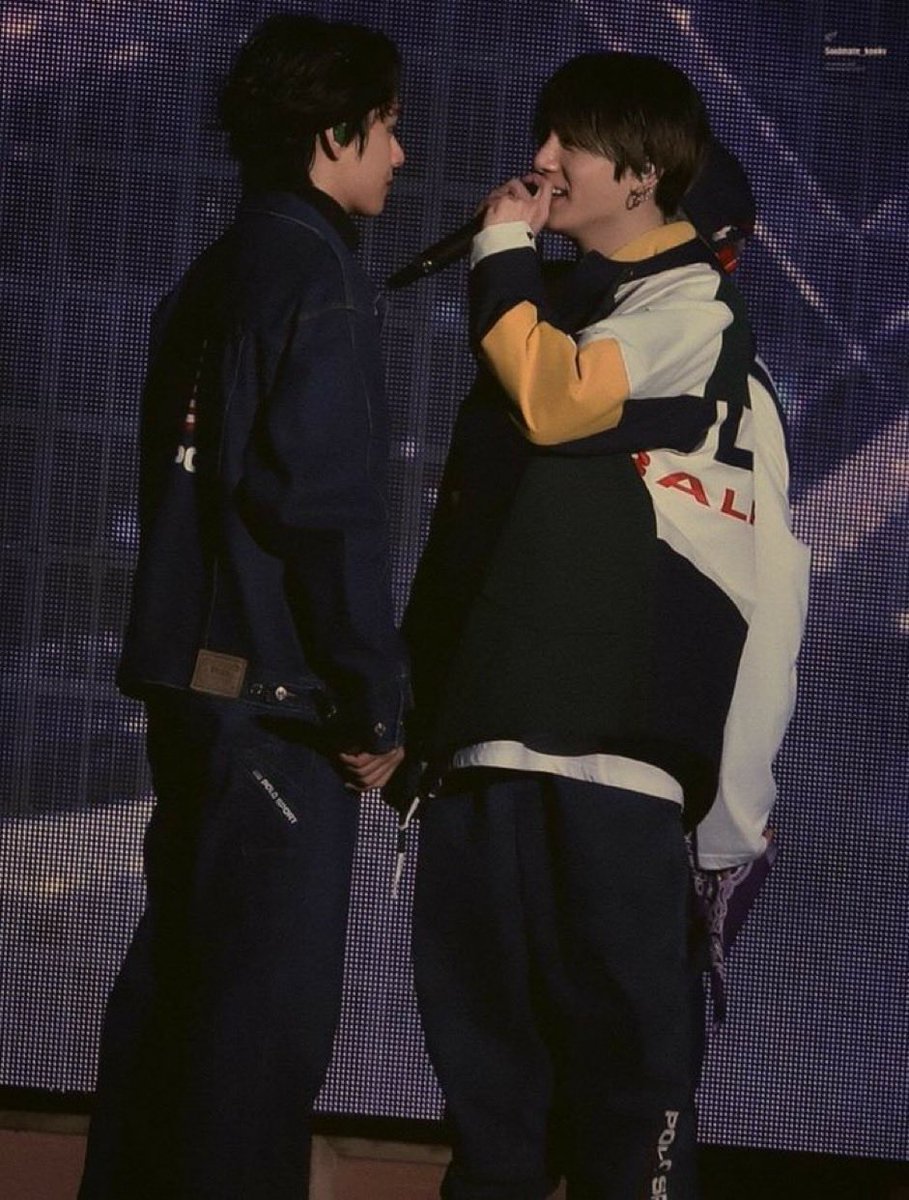taejwekwe's tweet photo. missing concert taekook moments 😔

#taekook #vkook #kookv #태국 https://t.co/pGQgTnW9Fs