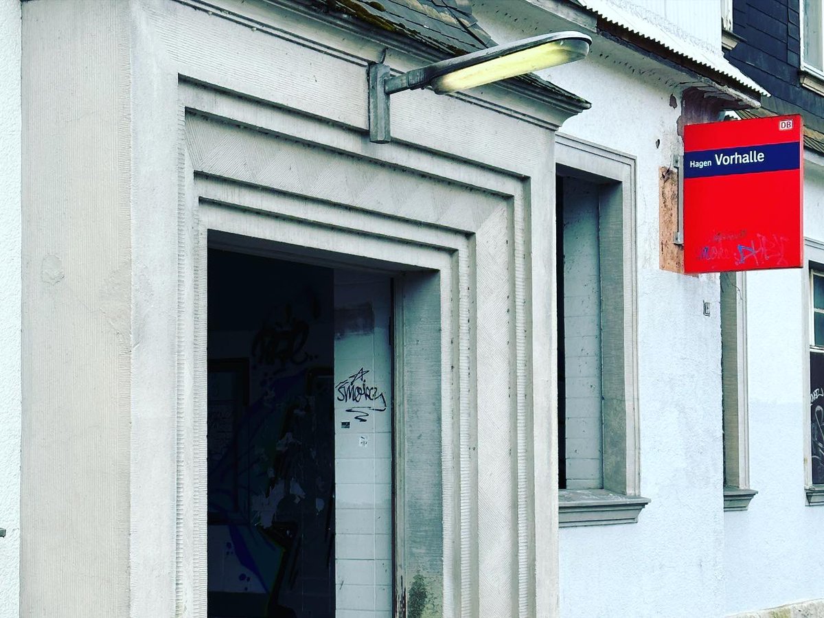 gridone's tweet image. Aussichtsreicher Kandidat für den gammeligsten (und abends sicher gruseligsten) Bahnhof in Deutschland, @DB_Bahn, @Regio_NRW? #hagenvorhalle #vorhallebf #vorhallebahnhof #hagenvorhallebahnhof #hagen #bahnhofsromantik