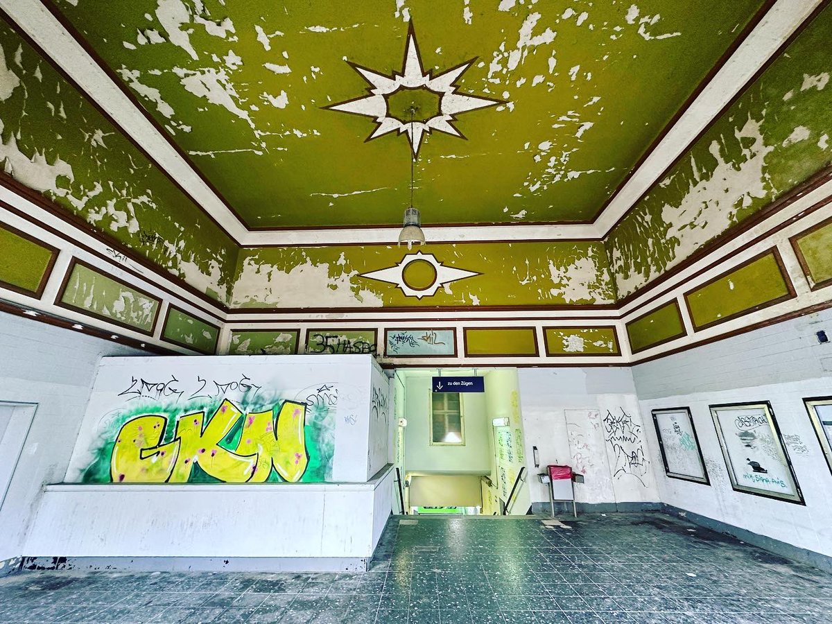 gridone's tweet image. Aussichtsreicher Kandidat für den gammeligsten (und abends sicher gruseligsten) Bahnhof in Deutschland, @DB_Bahn, @Regio_NRW? #hagenvorhalle #vorhallebf #vorhallebahnhof #hagenvorhallebahnhof #hagen #bahnhofsromantik