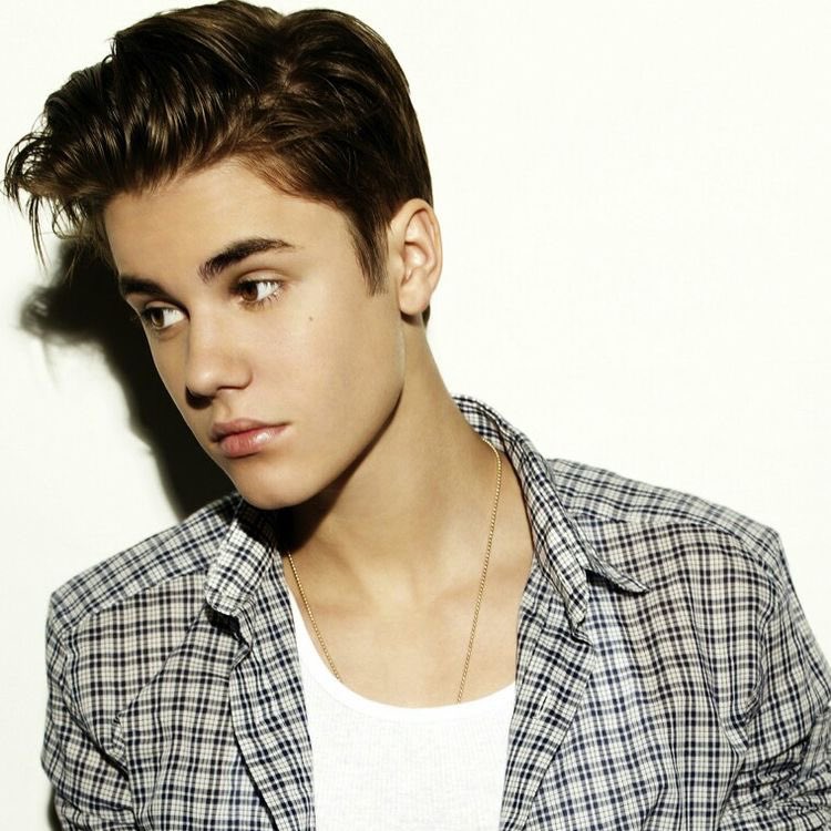 muy lindo harry styles, pero jamas se comparará con la cara tallada por los mismísimos dioses de justin bieber