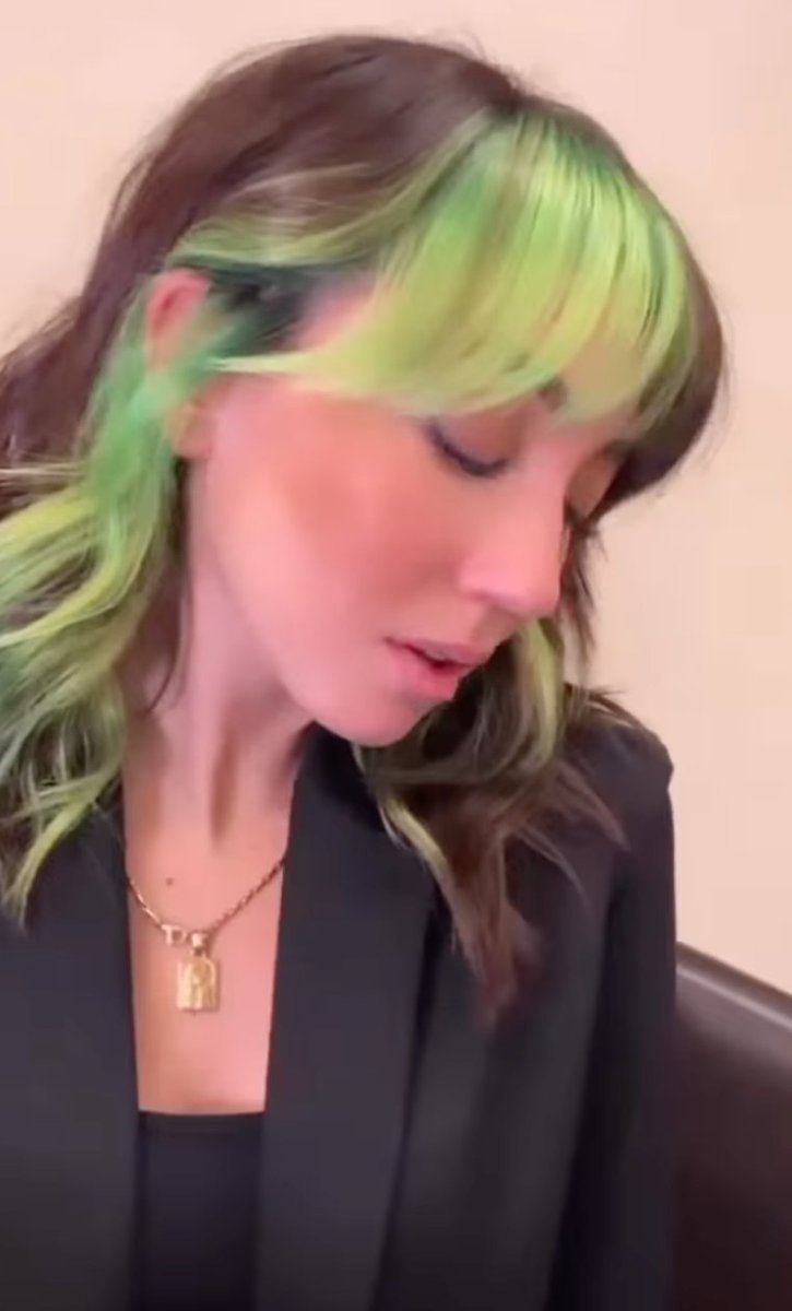 ToniandGuyJsy's tweet image. We are GREEN with envy over this pop of colour look 💚⚡️

⚡️Hair by @toniandguytorinobodoni

#ToniAndGuyWorld #Greenhair #hairgoals #hairgoalsachieved #hairtransformation #hairtransformation #greenhaircolour #greenhairstyle #creativecolour #creativehair#toniandguyjsy