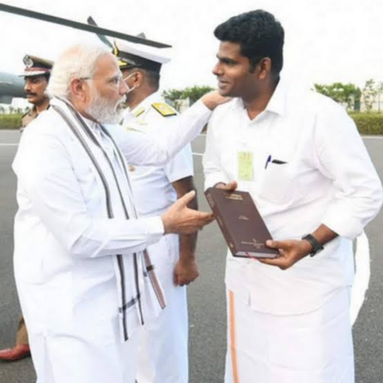 balasubu_sekar's tweet photo. நேற்றும் இன்றும் பிரதமர் @narendramodi  அவர்களின் வருகை தான் மக்கள்,ஊடகம்,அரசியல் கட்சிகள்,சமூக ஊடக தன்னார்வலர்கள் என அனைத்து தரப்பினர் மத்தியில் #Hot_Topic

இந்த சூழலை உணரும்பொழுது @annamalai_k  அண்ணா சமூக ஊடக பிரிவு கூட்டத்தின்போது கமலாலயத்தில் சொன்ன வார்த்தை தான் (1/2) https://t.co/S6slGtXUBJ