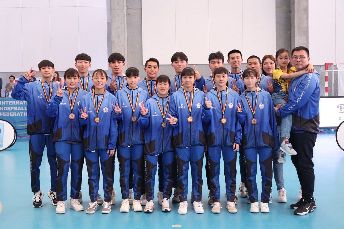 korfball's tweet photo. The IKF #U19WKC 2023 #FinalPodium:
1st: Netherlands
2nd: Belgium
3rd : Chinese Taipei

🏆 IKF U19 World #Korfball Championship 2023
📍 7-9.4.2023 | Gent, 🇧🇪 BEL
📰 https://t.co/Qw841FP40x
📺 https://t.co/P7qd1051VQ

📸 Marco Spelten | #korfbal #corfebol #korfbol #corfbol #合球 https://t.co/4gR8CcKDuE