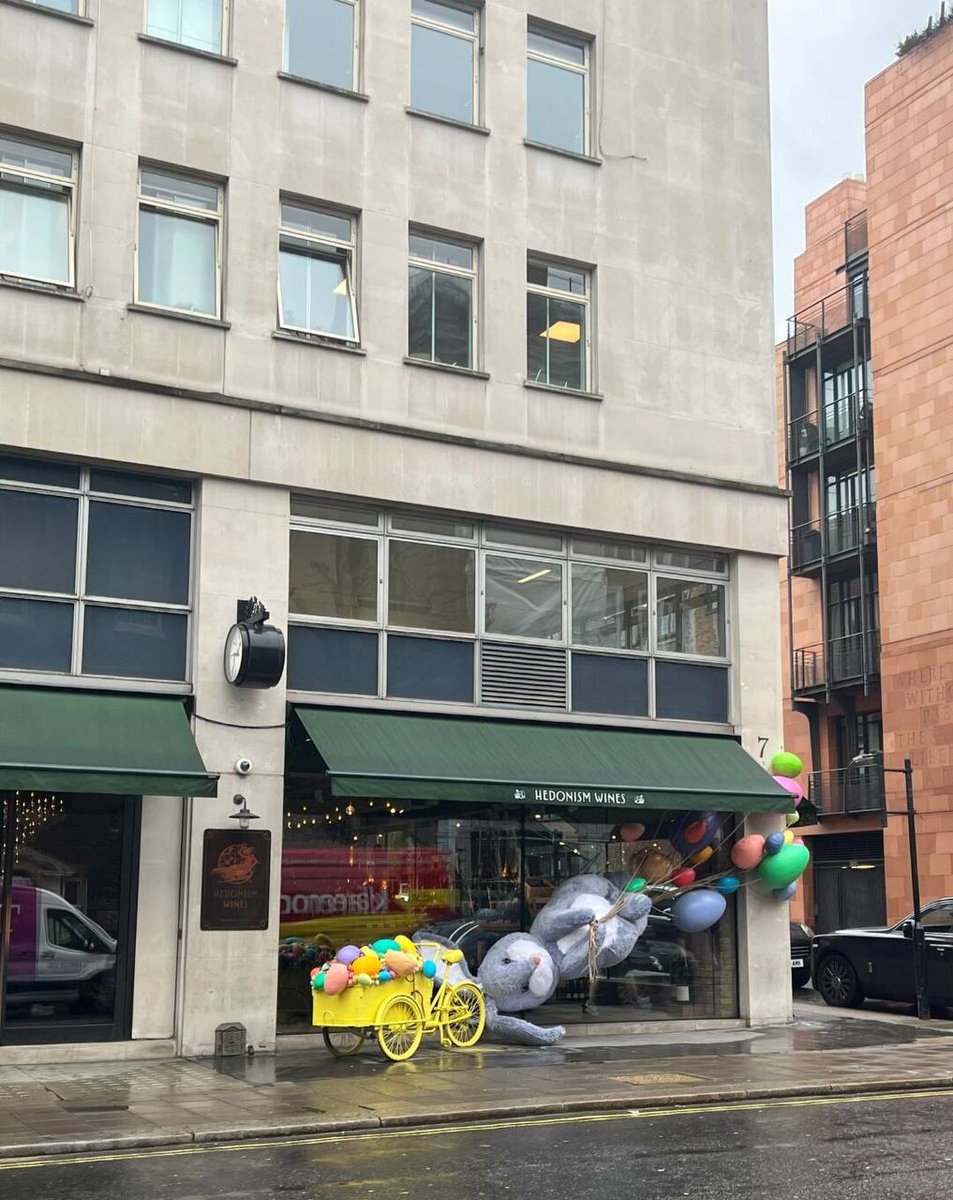 allyspotato's tweet photo. London Tutu, where there are Tutu, there is me.

Easter bunnies https://t.co/HObCN61IMG