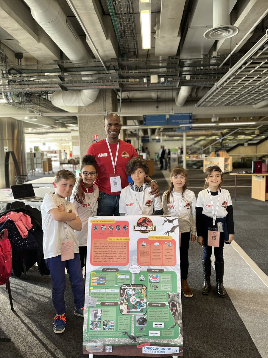 TeteBots's tweet photo. Nous sommes ravis de vous annoncer que nous avons remporté le 3e #prix de la catégorie « On Stage » lors du concours @RoboCupJuniorFr  qui s'est tenu à la @citedessciences . Nous sommes qualifiés pour la finale nationale qui aura lieu à #Bordeaux les 13 et 14 mai! https://t.co/11o2EAGId9