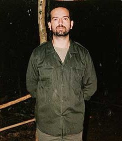 MayorDavid_EJC's tweet photo. Hoy, día de Solidaridad con Víctimas del Conflicto, recordamos a mi capitan Guevara, que no fue víctima del conflicto sino del #Terrorismo #FARC, que lo dejó morir en la selva tras padecer #Paludismo en cautiverio.

Esa guerrilla negó su liberación y murió encadenado a un arbol. https://t.co/6RoXQN7sLK