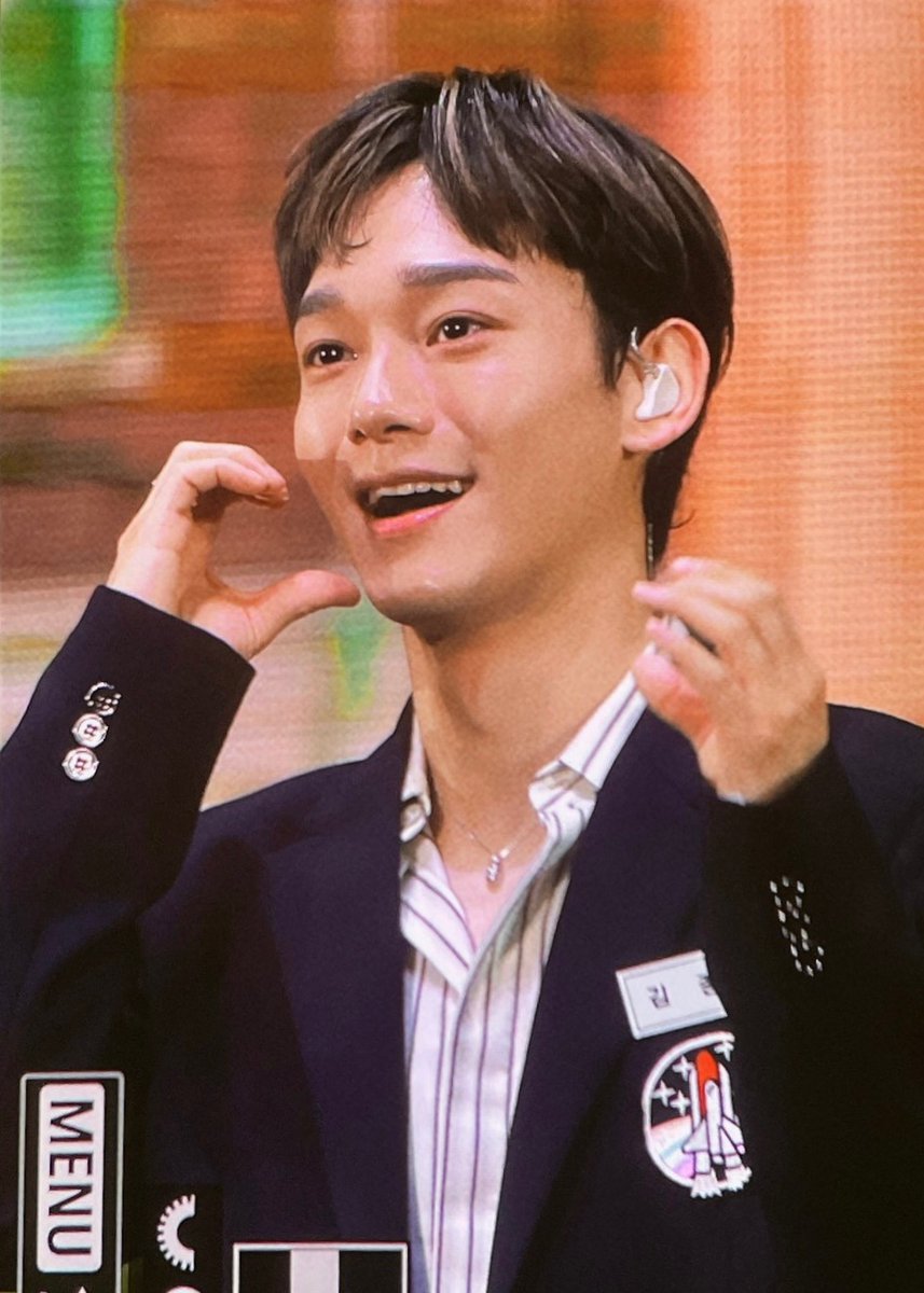 CHENSlTO's tweet photo. #첸 #CHEN 🧡
#종대 #JONGDAE https://t.co/6orWbVofNZ